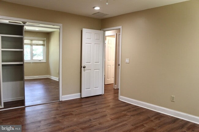 Building Photo - 153 Impatiens Ct