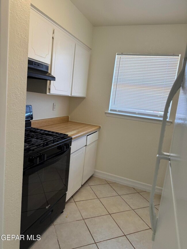 Building Photo - 8916 Leo St