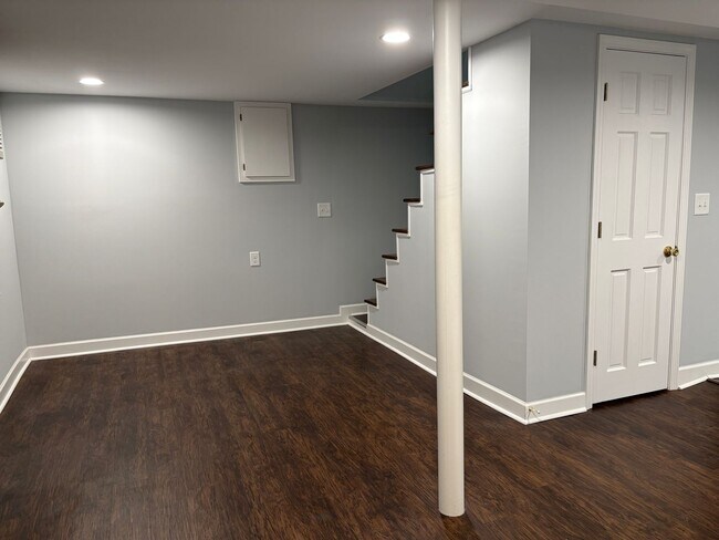Building Photo - 4 bedroom, 2 bathroom House in Greensboro!