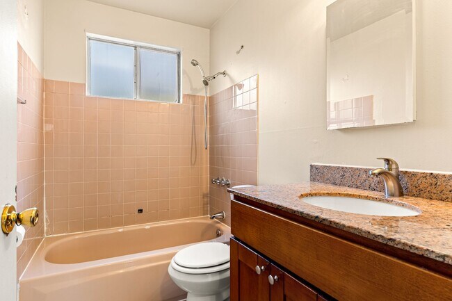 Building Photo - Oakland Oasis: Recently Renovated 1 Bed, 1...