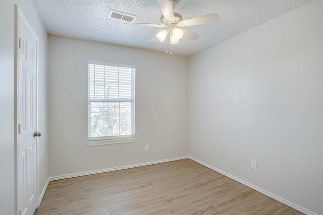Building Photo - 9708 Avenue U
