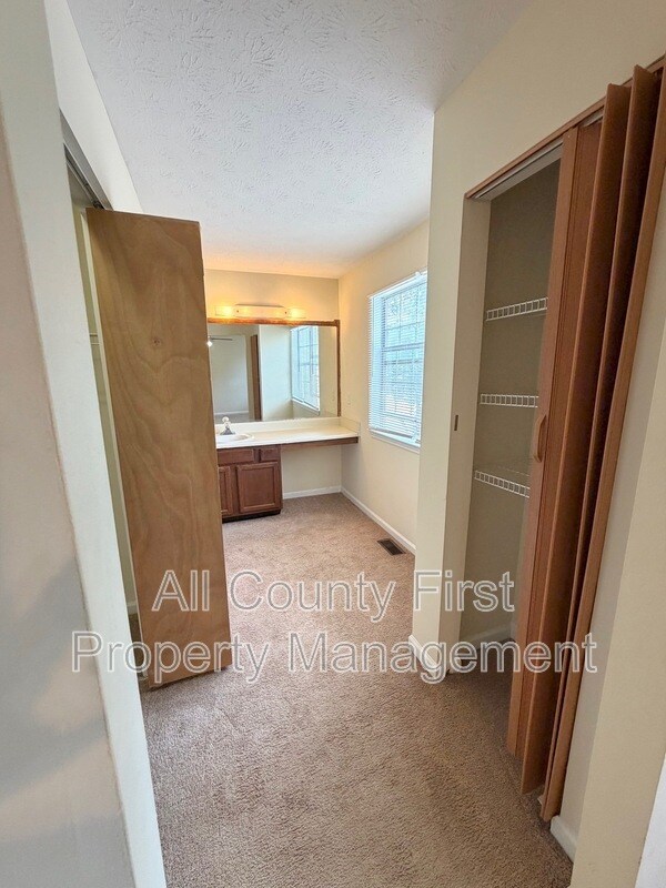 Building Photo - 1183 Red Oak Cove
