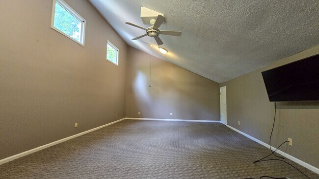 Building Photo - 632 Browning Pl
