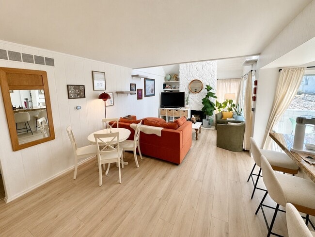 Building Photo - 2461 S Xanadu Way