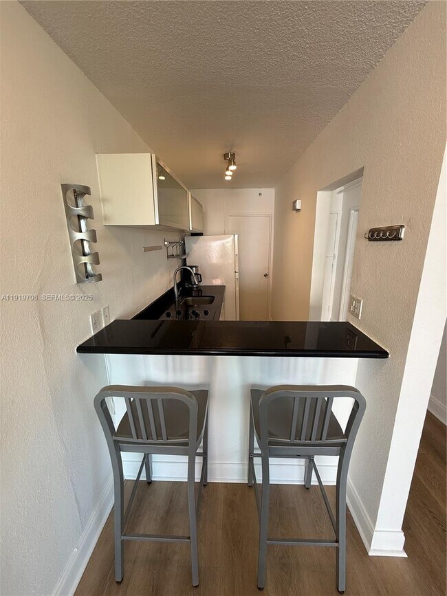 Building Photo - 1255 Collins Ave