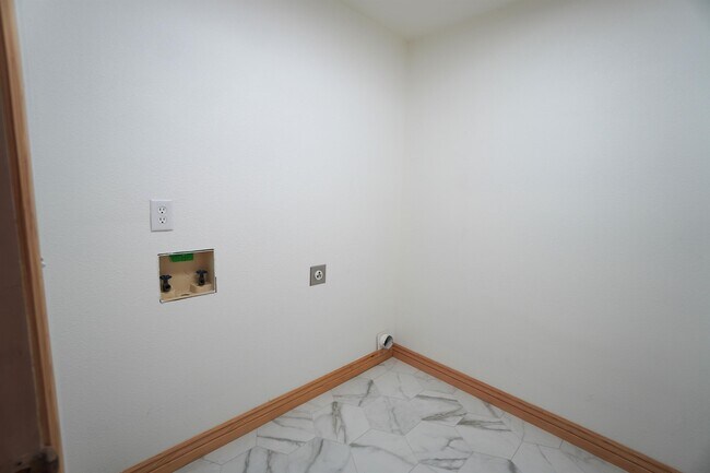 Building Photo - 11965 W Gunsmoke Dr