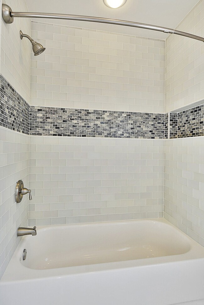 Building Photo - "Coming Soon" Stunning 4 bed, 4.5 baths, N...
