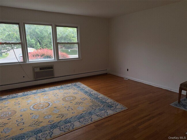 Building Photo - 27 Bon Aire Cir