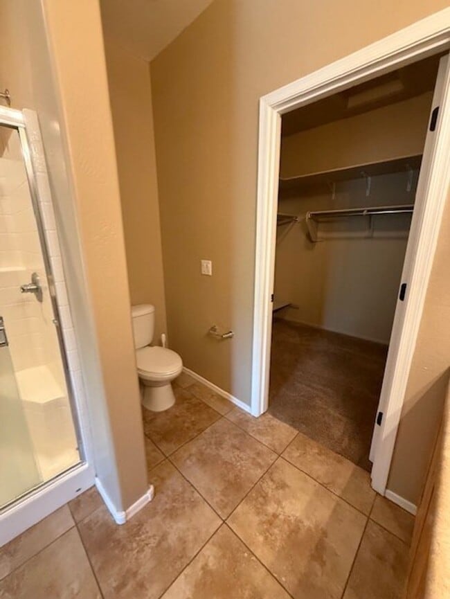 Building Photo - 2 Bedroom 2 Bath in Mountain Gate Contact ...