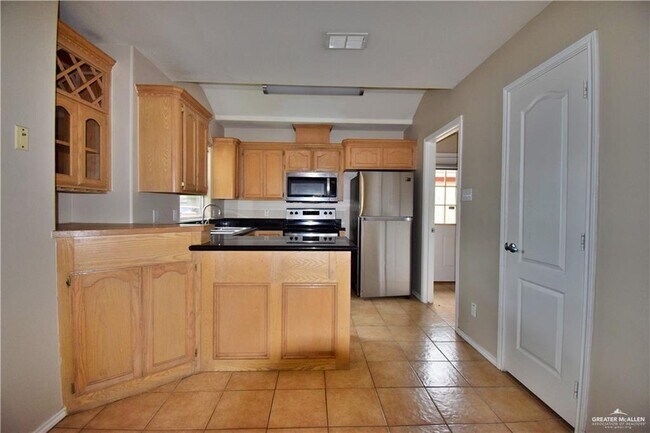 Building Photo - 14 Douglas