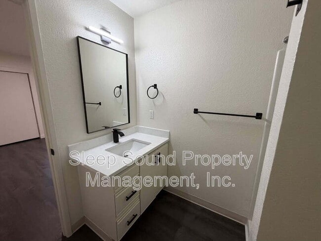 Building Photo - 2831 SW Dolph Ct