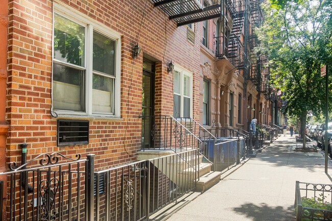 Building Photo - 501 1/2 E 83rd St