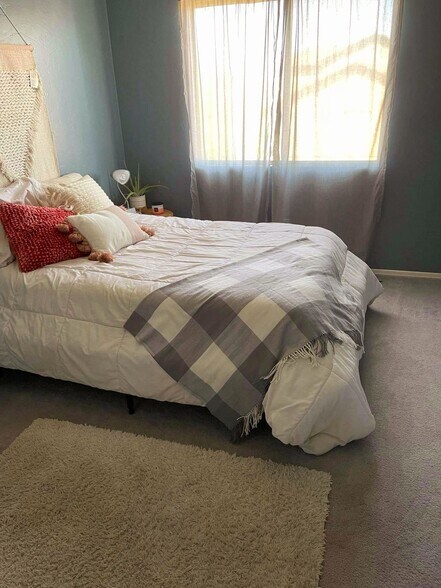 Third Bedroom - 8697 S Desert Rainbow Dr