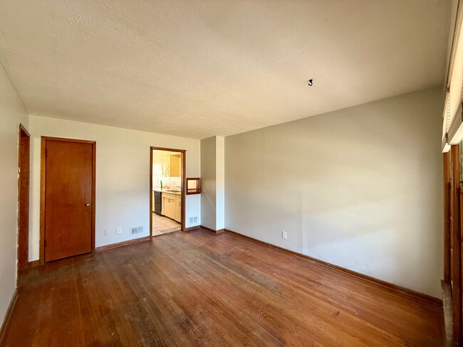 Building Photo - 2263 S Glendale St