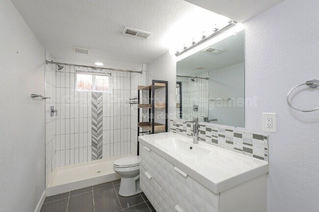 Building Photo - 322 N Raleigh St