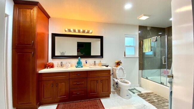 Building Photo - 2959 Silverland Dr