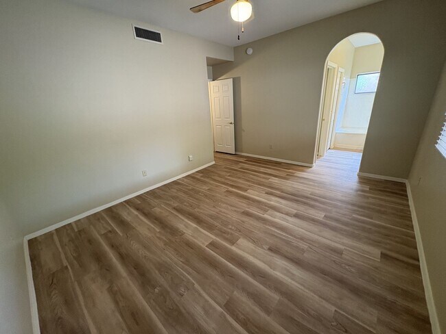 Building Photo - Great eastside location