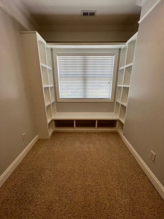 Building Photo - Gorgeous 3 Bed 2.5 Bath Home in Fayetteville