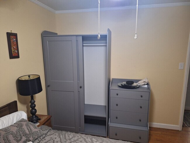 Building Photo - Perfect for Traveling Nurses!