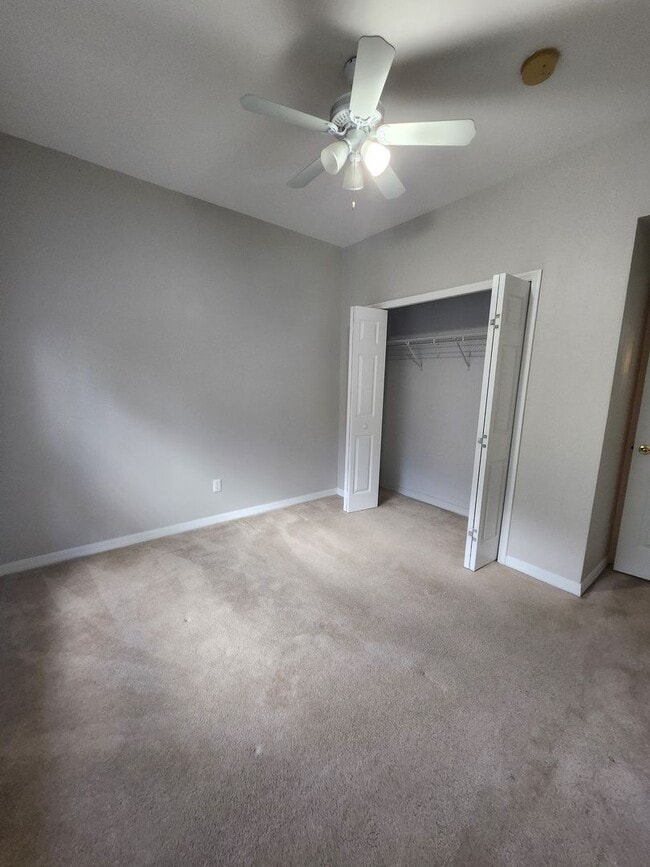 Building Photo - Move in Ready in NW Gainesville!