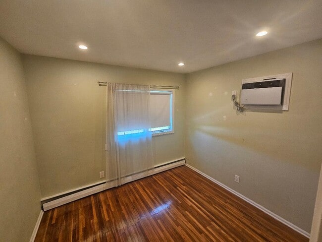 Building Photo - 26 Dahill Rd