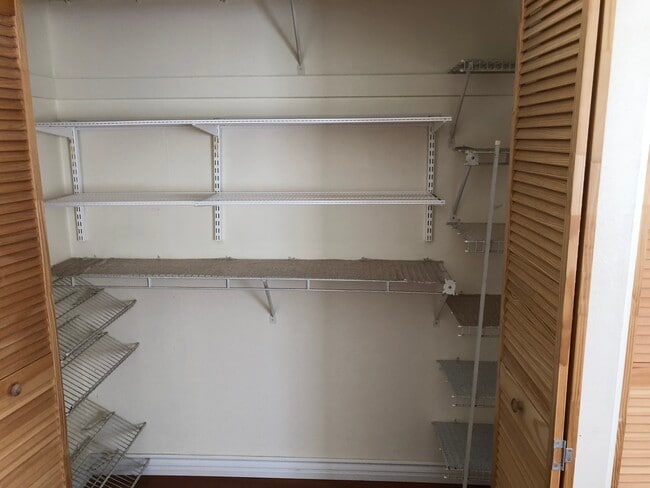 Alfa customized Closet - Master Bedroom 1 - 2405 34th St