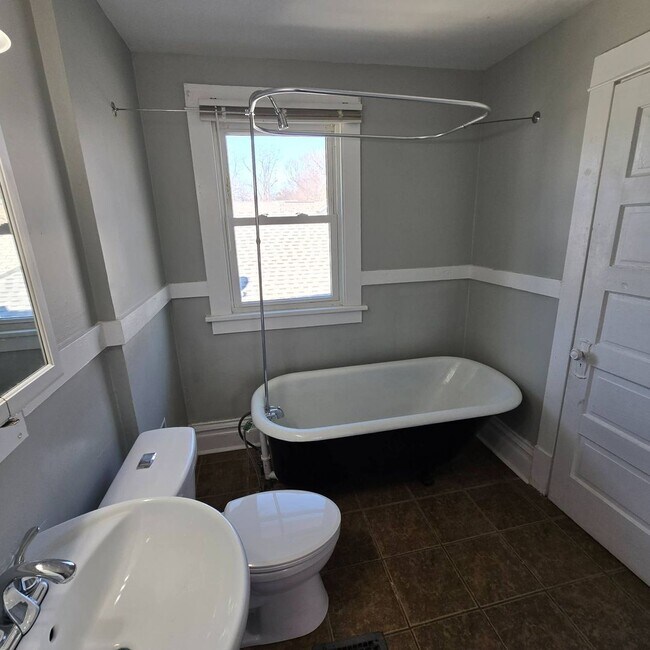 Building Photo - FON1178