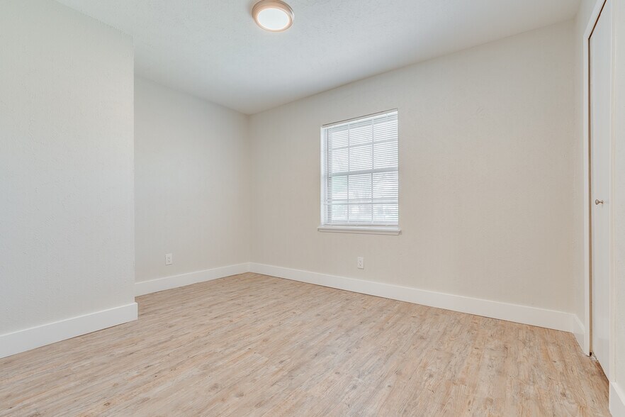 Building Photo - 3805 Longmeadow Way