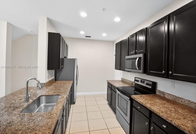 Building Photo - 1032 SW 147th Ave