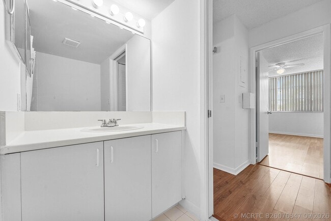 Building Photo - 167 Yacht Club Way