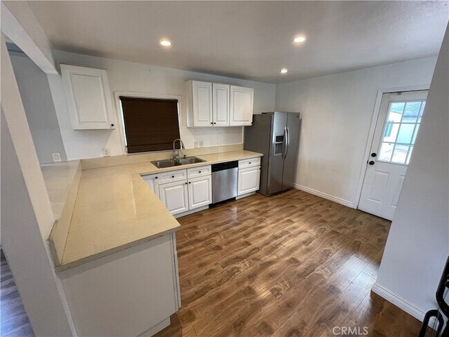 Building Photo - 1407 S Ross St