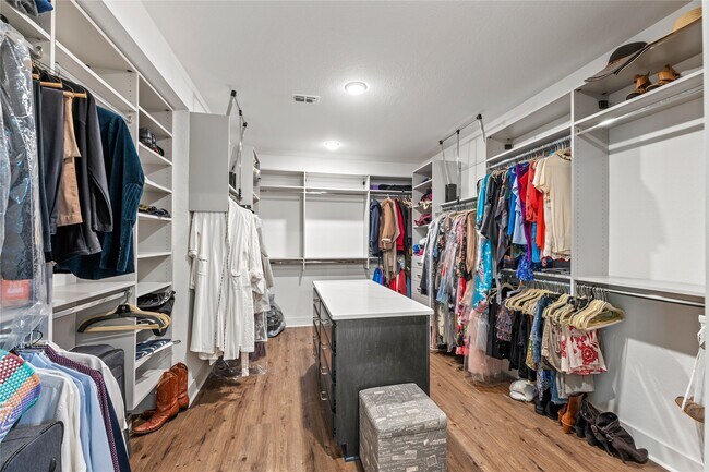 Building Photo - 1711 Leilani Dr