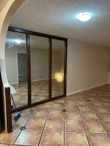 Building Photo - 1300 NE Miami Gardens Dr