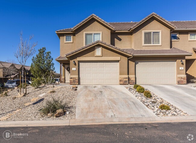 Building Photo - 1000 E Bluff View Dr