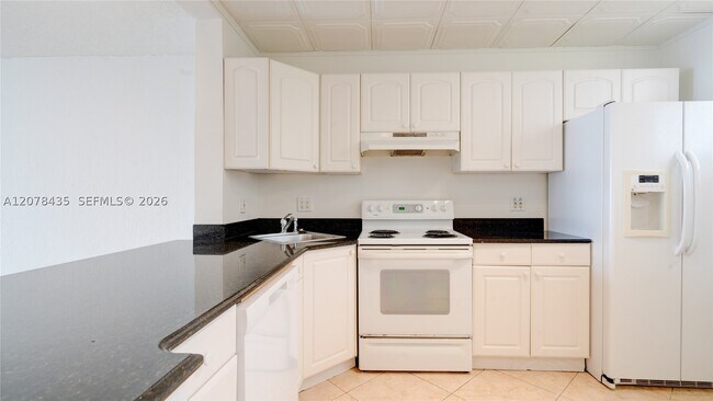 Building Photo - 114 Lake Emerald Dr