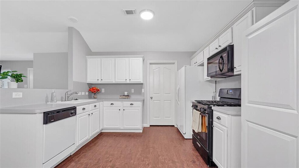 Updated light and bright kitchen. - 5023 Deer Point Dr