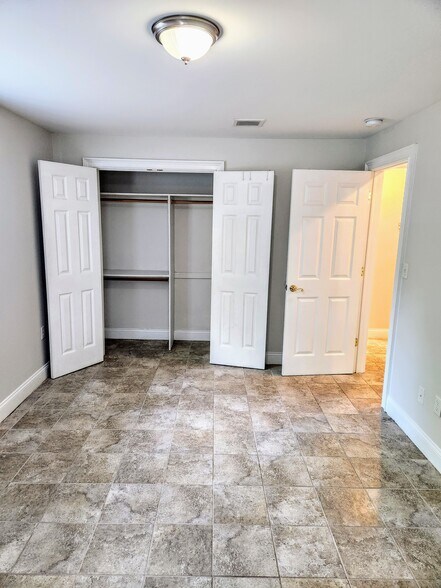 closets - 1462 Old Orchard St