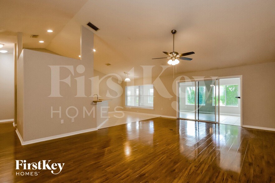 Building Photo - 13024 Baybrook Ln