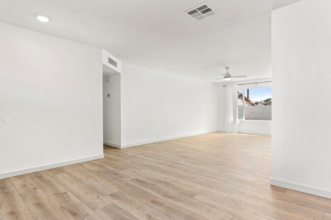 Building Photo - 6021 E Acoma Dr