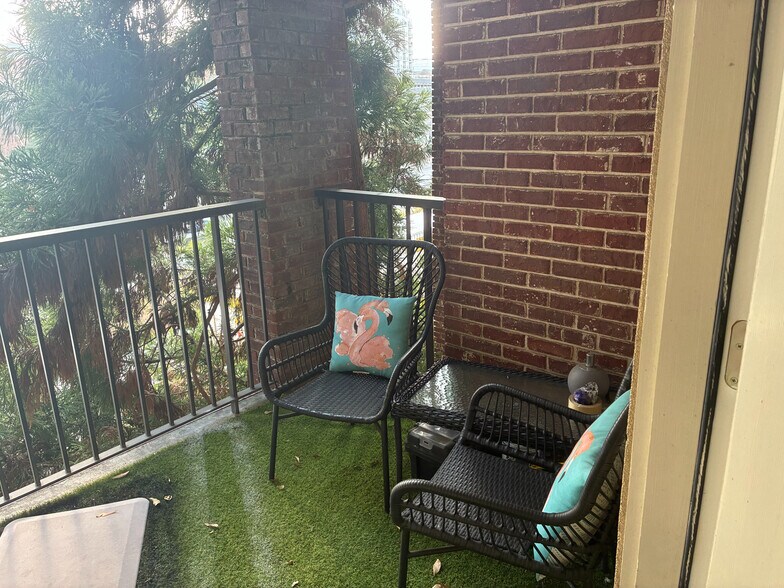 Building Photo - Room in Condo on Peachtree St NE