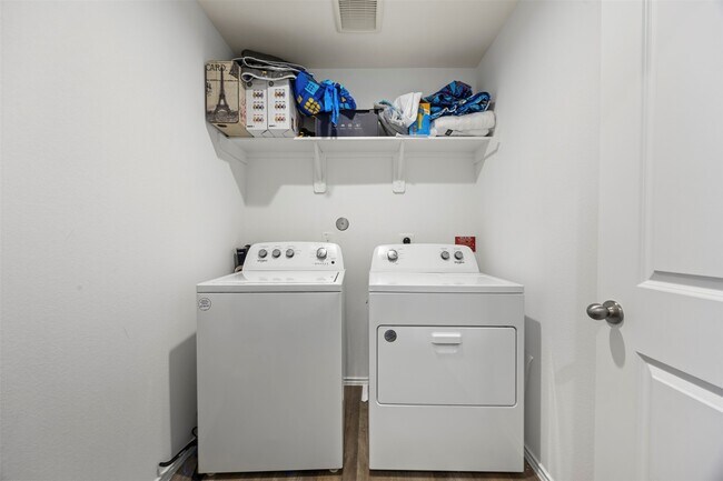 Building Photo - 5455 Desert Gln Dr