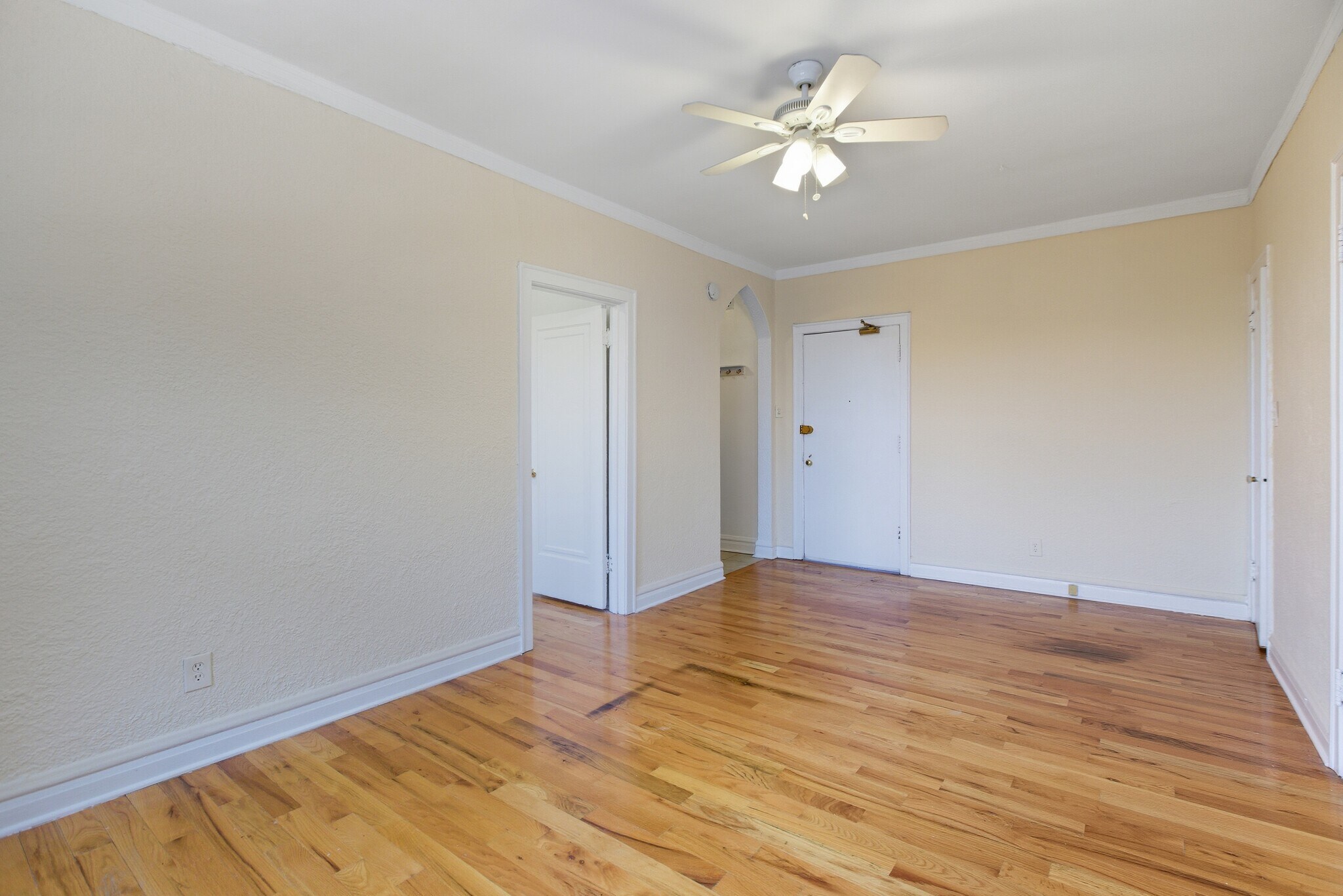 Building Photo - 4827 N Damen Ave