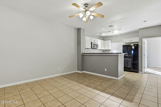 Building Photo - 3150 N Yarbrough Dr