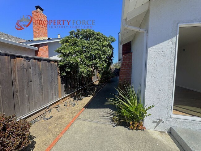 Building Photo - Bright Foster City 4Bed 2Bath Home with Hardwood Floors and Private Yard - OFFERED BY PROPERTY FO...