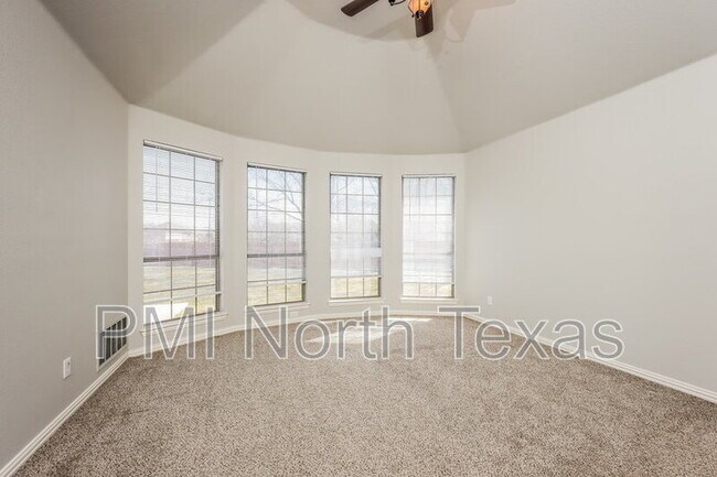 Building Photo - 2541 Indian Hills Dr