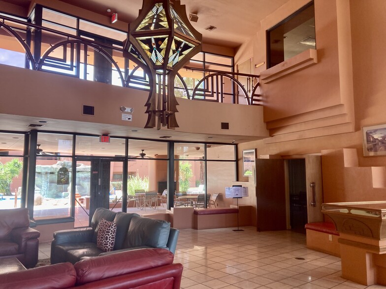 Building Photo - 4303 E Cactus Rd