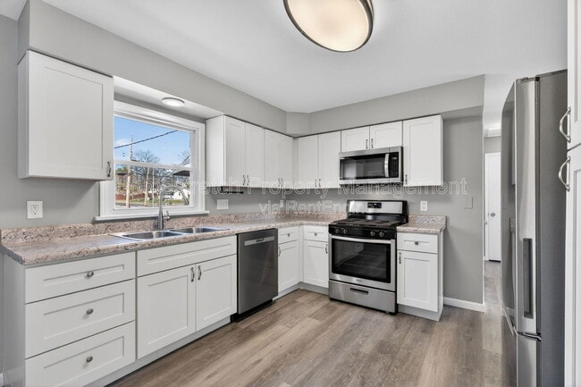 Building Photo - 9625 Theodosia Ave