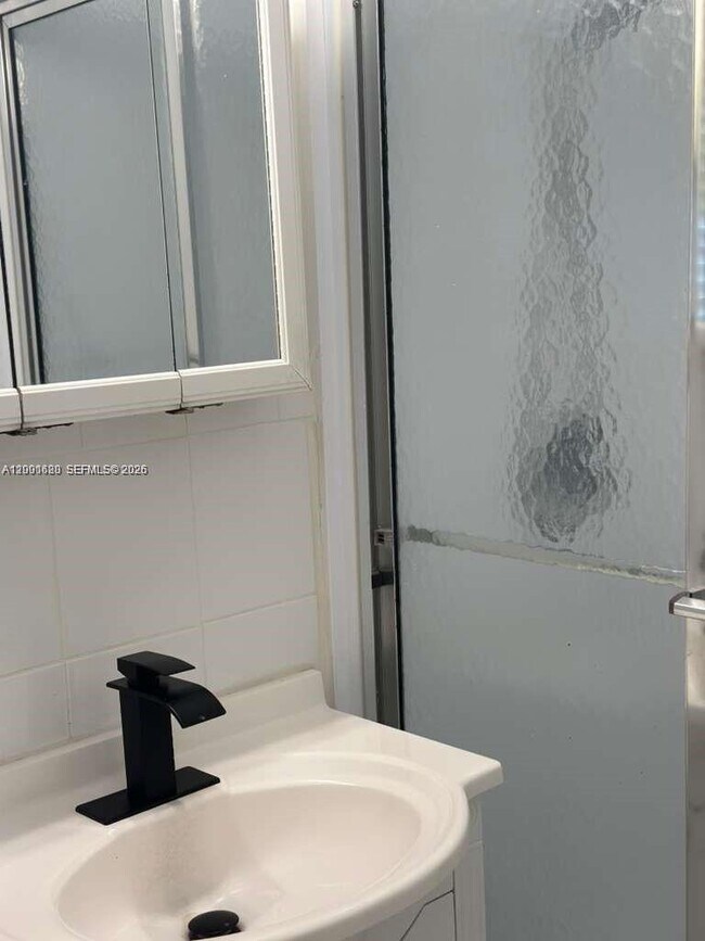 Building Photo - 2458 Plunkett St