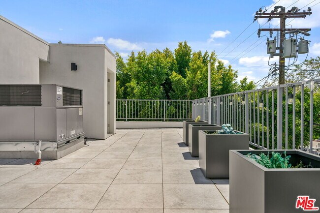 Building Photo - 621 Huntley Dr