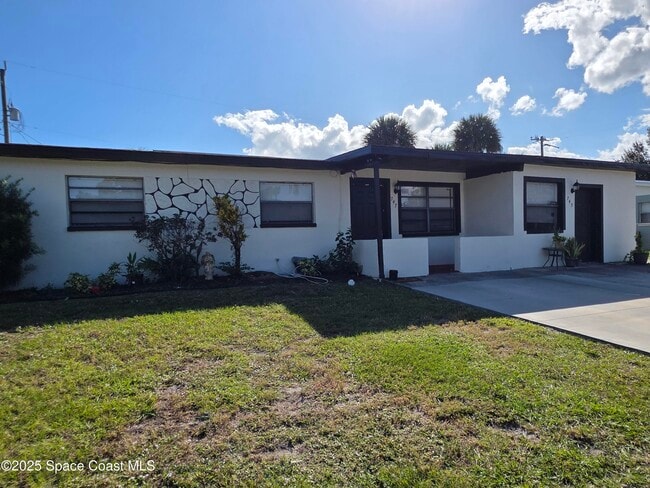 Building Photo - 747 E University Blvd